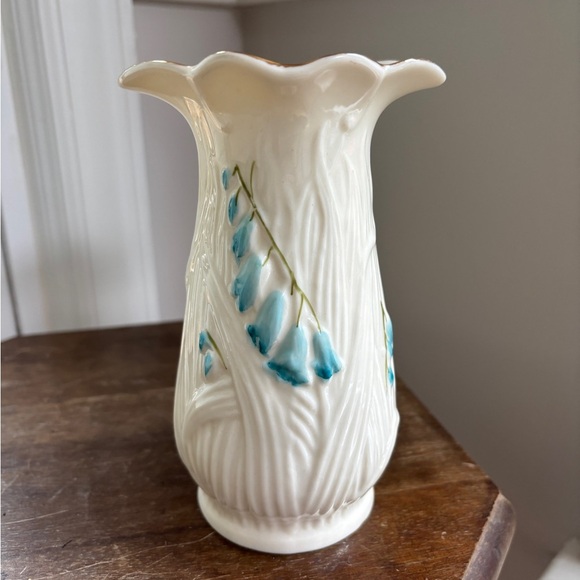 Vintage BELLEEK Bone China Ireland "Blue Bell" Flower Vase Harebell Embossed Bud - Picture 7 of 7
